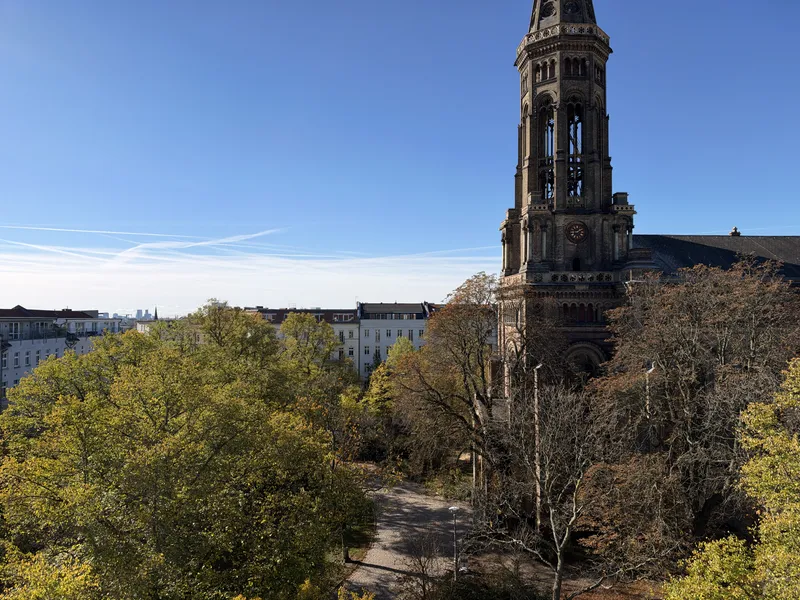 KOPIE -Direkt mit Blick auf den idyllischen Zionskirchplatz, wunderschöne stilvolle Wohnung mit home — photo 1